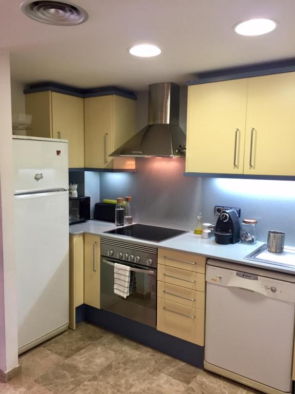 Kuchyňa alebo kuchynka v ubytovaní PRECIÓS APARTAMENT A PRIMERA LÍNIA DE MAR