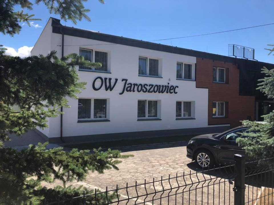 Budova, kde se kemp nachází