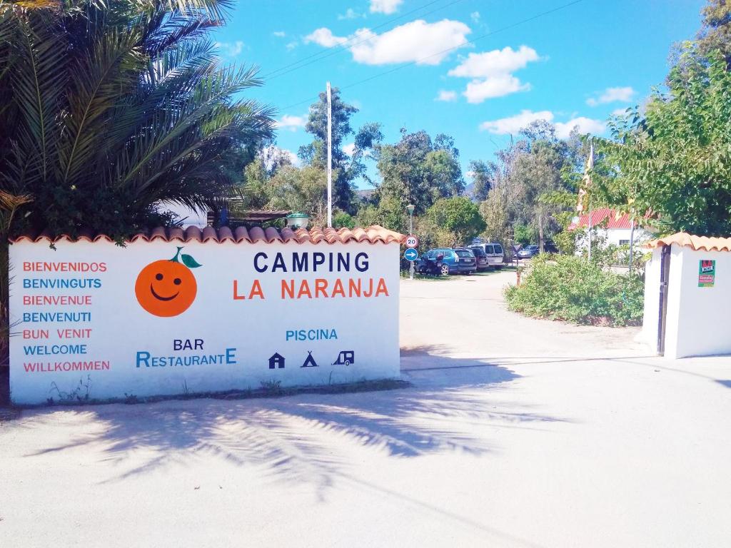 a sign for the campus of la mariana at Camping la Naranja in Gandía
