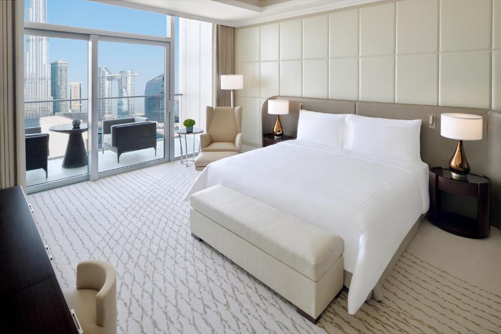 Address Dubai Mall客房内的一张或多张床位
