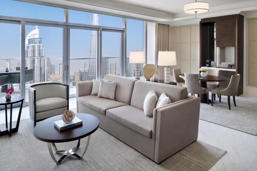 
Executive Suite Burj Khalifa and  Fountain View – Lounge access  serving lunch, afternoon tea, and dinner   
