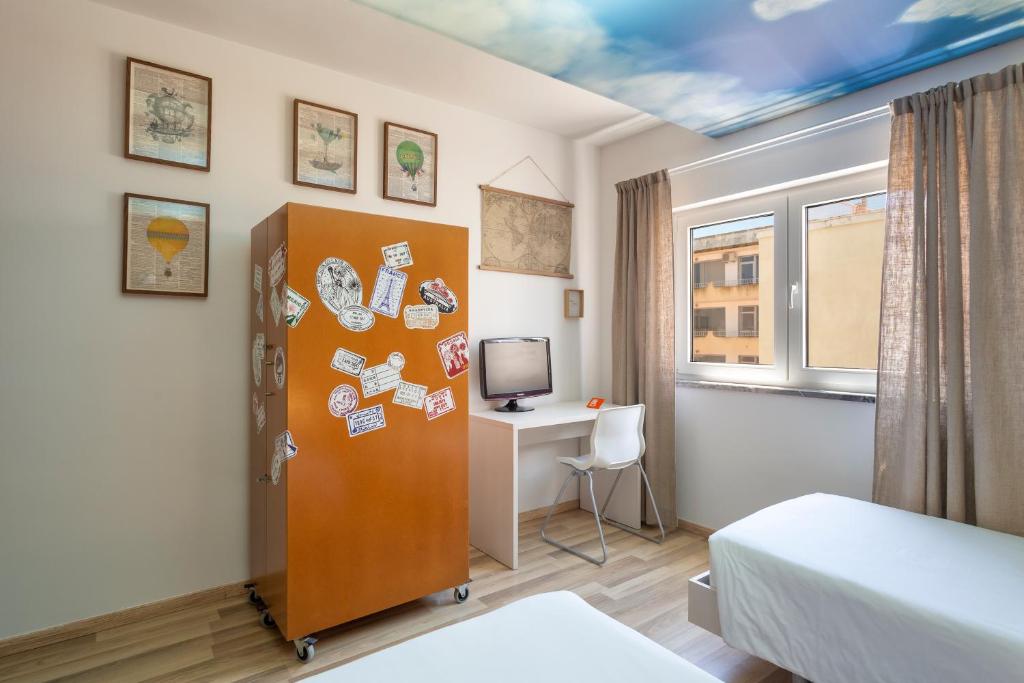 
Themed Twin Room - Around the World
