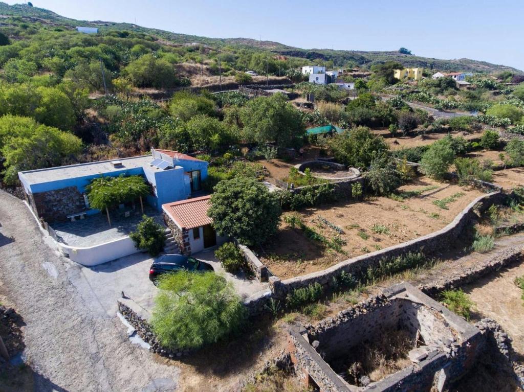 an aerial view of a house with a yard at Casa Anita in Tajace de Abajo