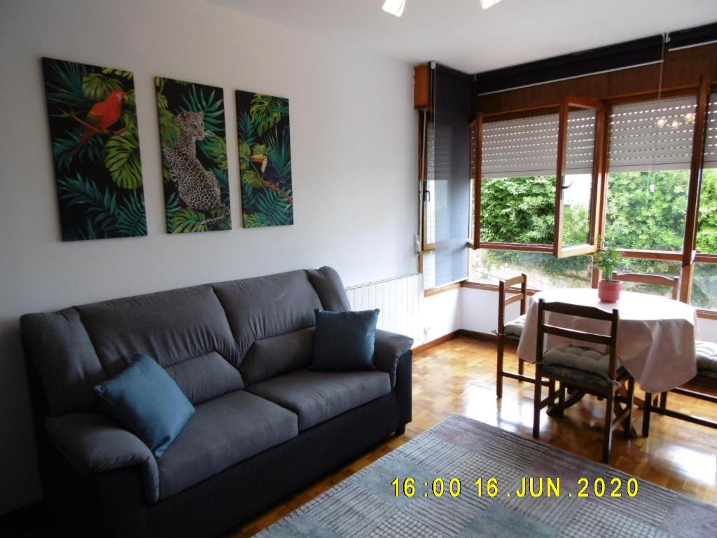 A seating area at Apartamento Anjana