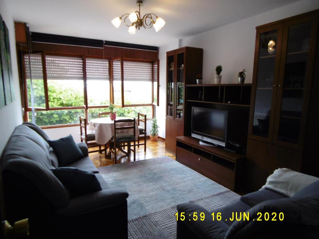 A television and/or entertainment centre at Apartamento Anjana