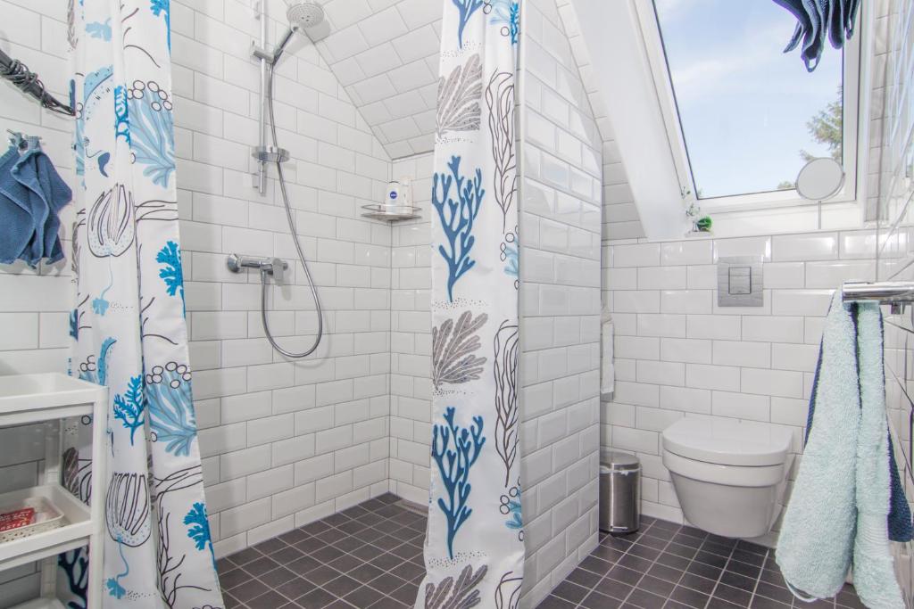 Vannituba majutusasutuses Käsmu Holiday House