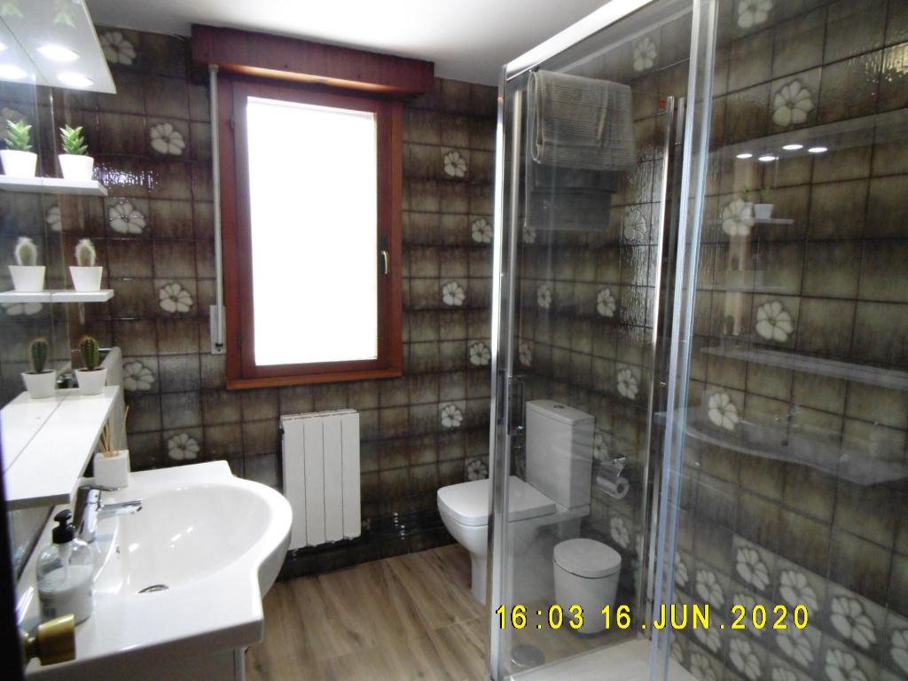 A bathroom at Apartamento Anjana