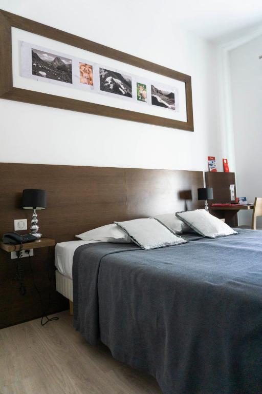 Postel nebo postele na pokoji v ubytování Hôtel d'Ossau