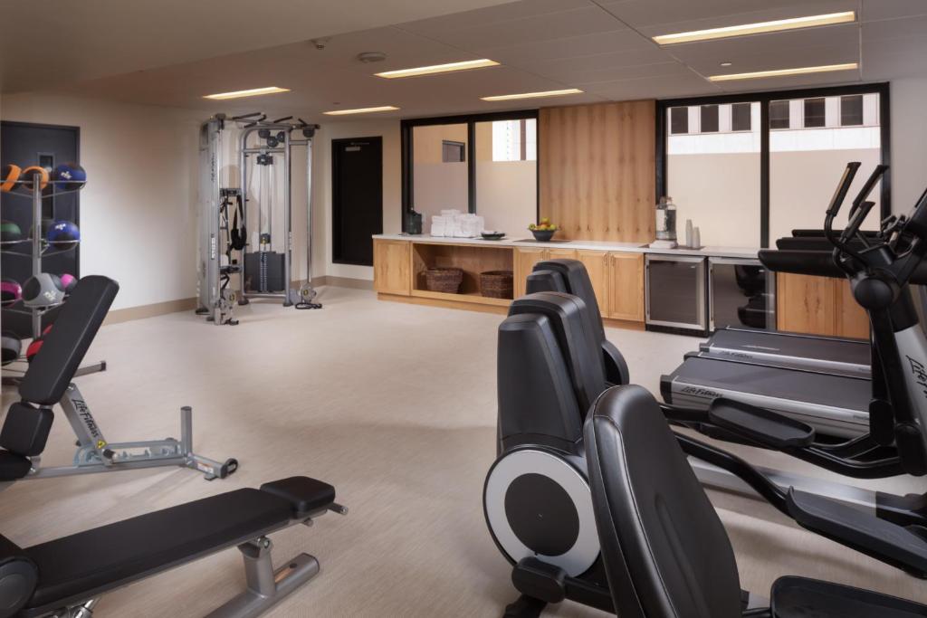 Fitness centrum a/nebo fitness zařízení v ubytování Hotel Valencia Riverwalk