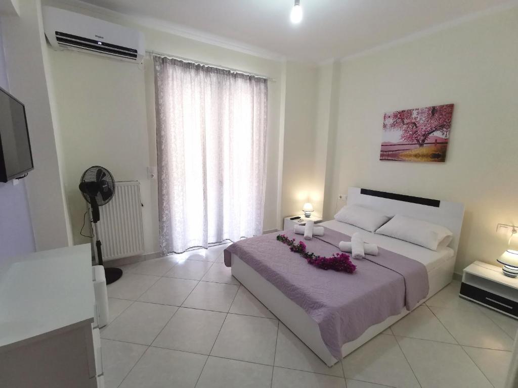 Posteľ alebo postele v izbe v ubytovaní Lefkada SunCentral Apartments