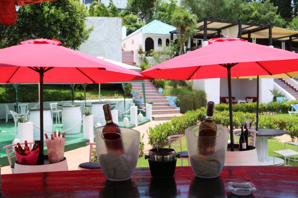 Taman di luar Hôtel Mandy