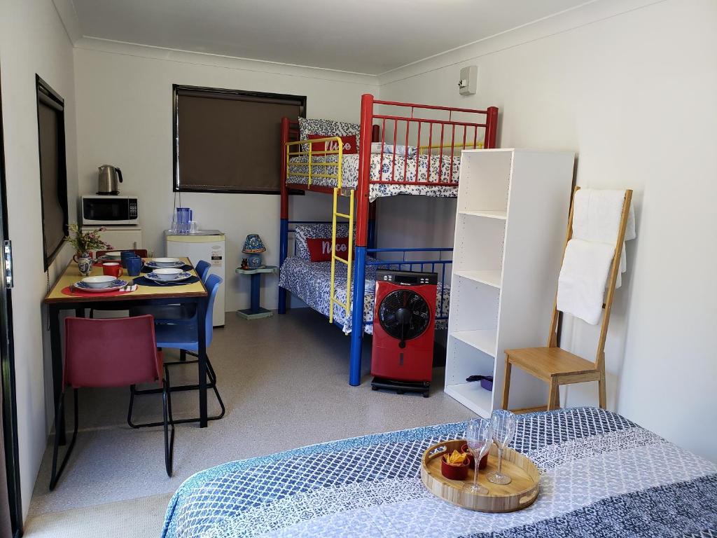 Christmas Creek Café & Cabins - Deluxe King Studio