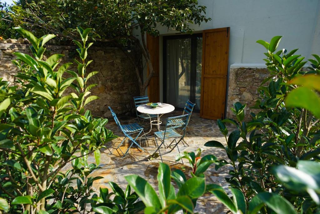 Jardin de l'établissement Encís d'Empordà -Adults Only-