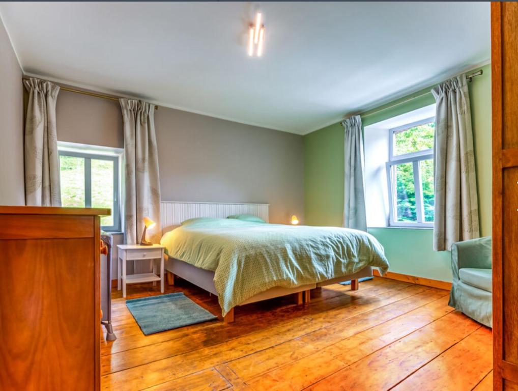 Postel nebo postele na pokoji v ubytování Petit Château de Harzé