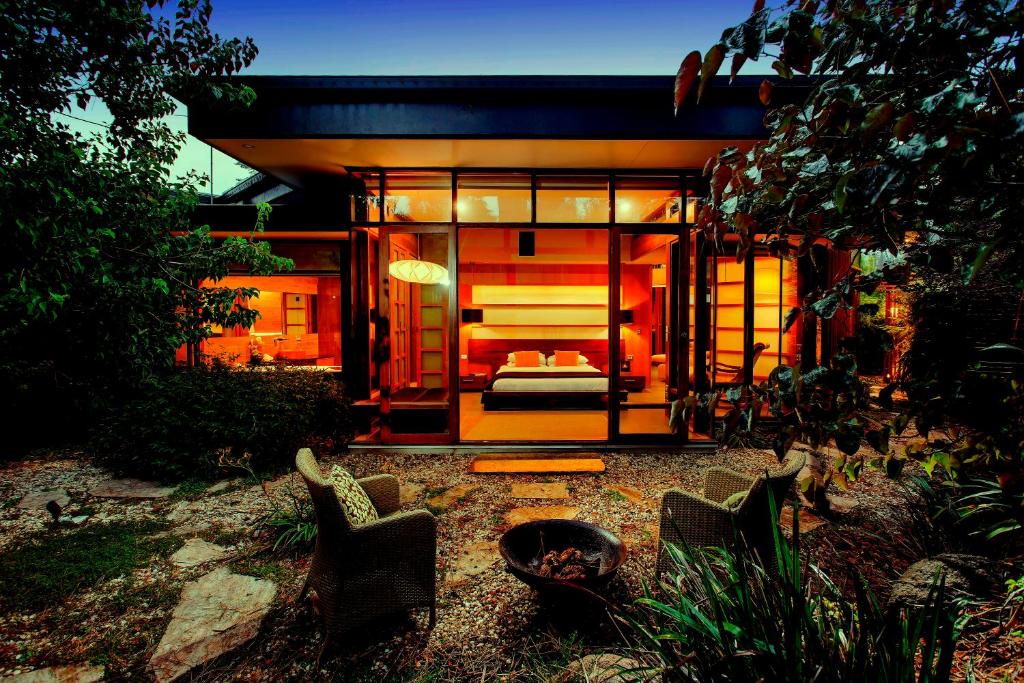 a house with a bed in the middle of a yard at Sticky Rice Villas in Stirling