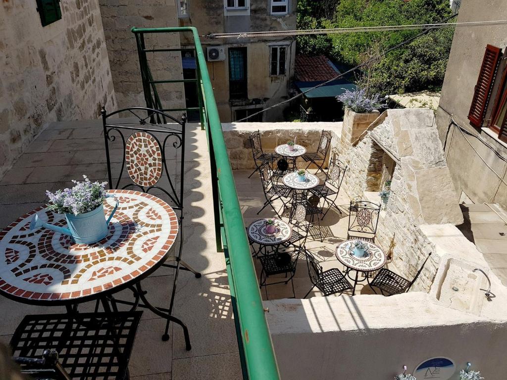 Villa Nautica Stone House - 8