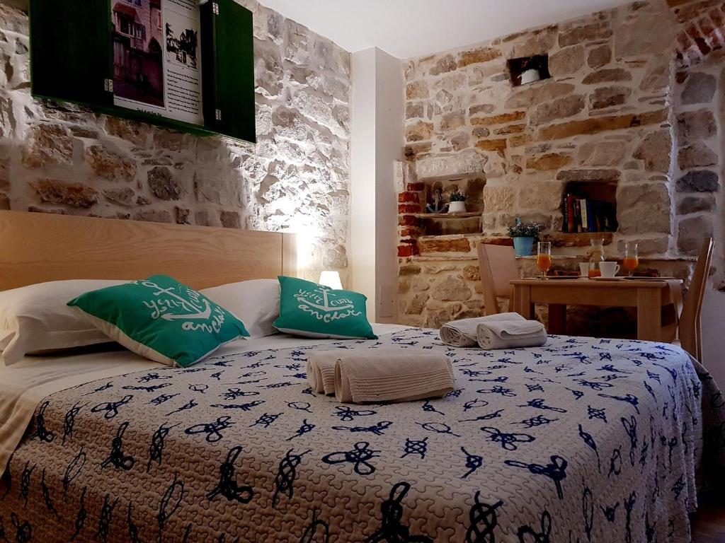 Villa Nautica Stone House - 6