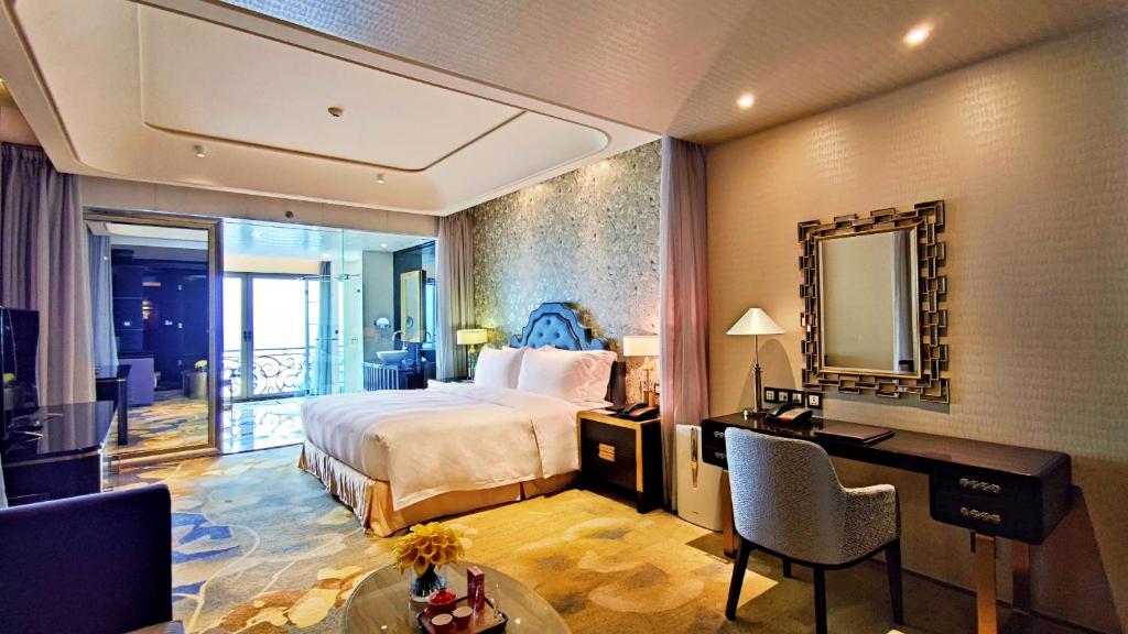 Postel nebo postele na pokoji v ubytování Chateau Star River Guangzhou-Chateau Star River Guangzhou-Trade Fair Shuttle Bus