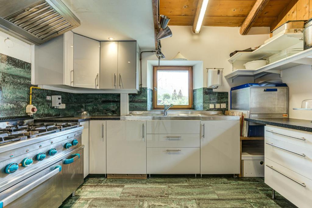 Kuchyň nebo kuchyňský kout v ubytování Chalet Tissières
