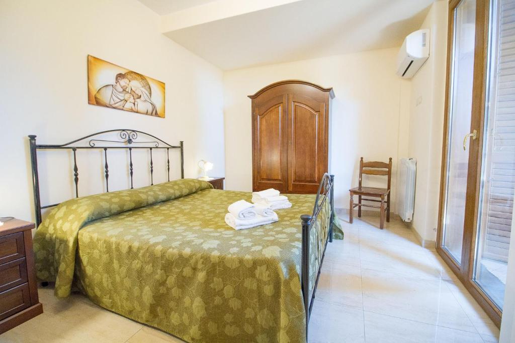 Postel nebo postele na pokoji v ubytování Etna-Royal-View-Camera-Superior