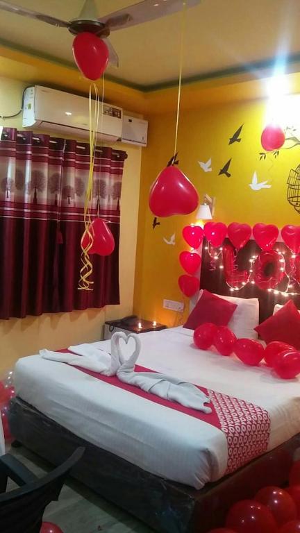 Postel nebo postele na pokoji v ubytování Ratna Resort near Bhubaneswar Airport