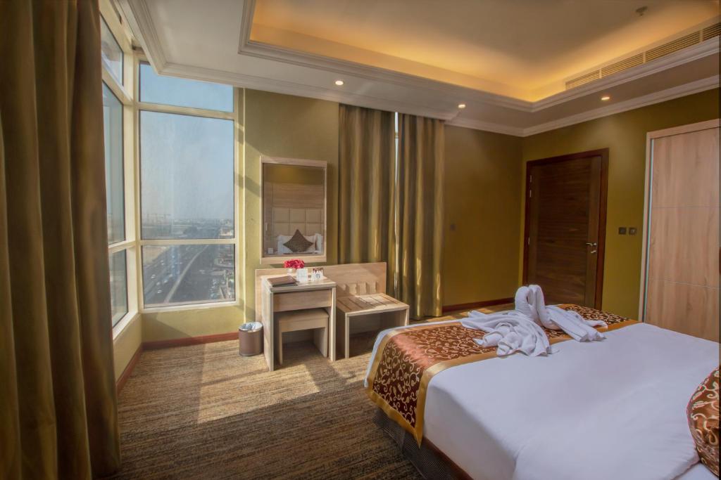 Postel nebo postele na pokoji v ubytování Iridium 70 Hotel