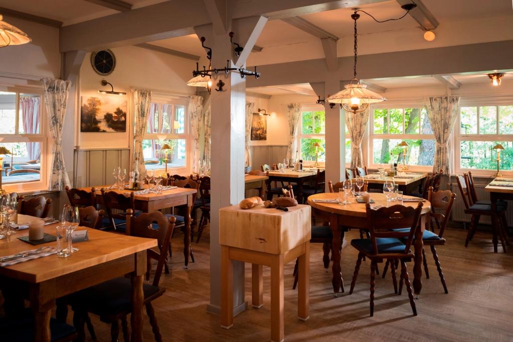 Restaurace v ubytování Kleinhuis Hotel Mellingburger Schleuse