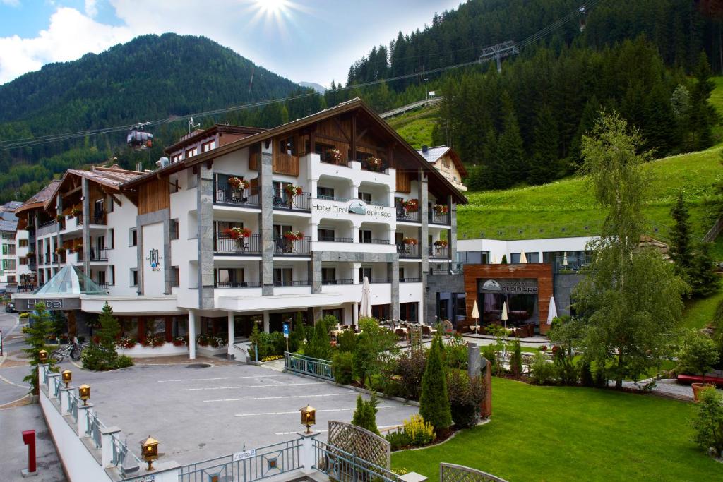 Nespecifikovaný výhled na hory nebo výhled na hory při pohledu z hotelu