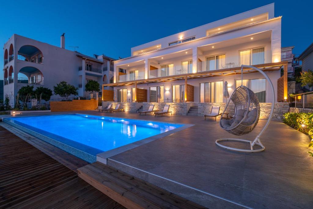 Bazén v ubytování Ninemia Luxury Residence nebo v jeho okolí
