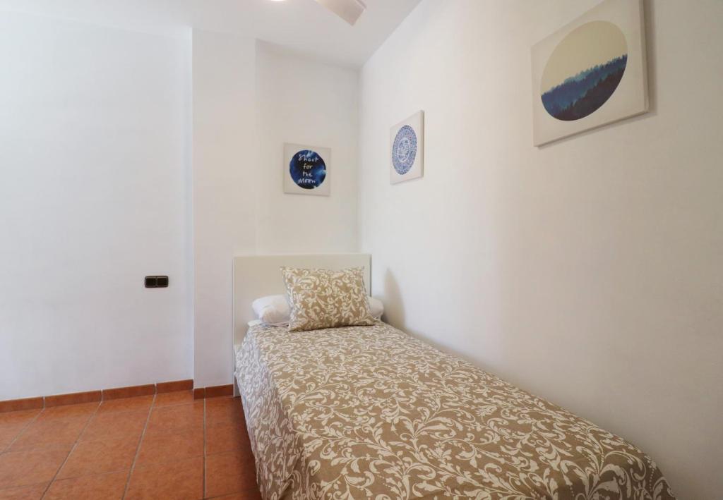 Postel nebo postele na pokoji v ubytování Apartment Sanjuan18 with Hot Tub SpainSunRentals 1155