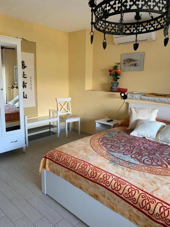 Postel nebo postele na pokoji v ubytování Lakshmi House