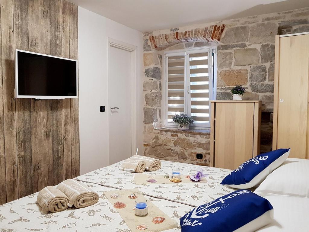 Villa Nautica Stone House - 1