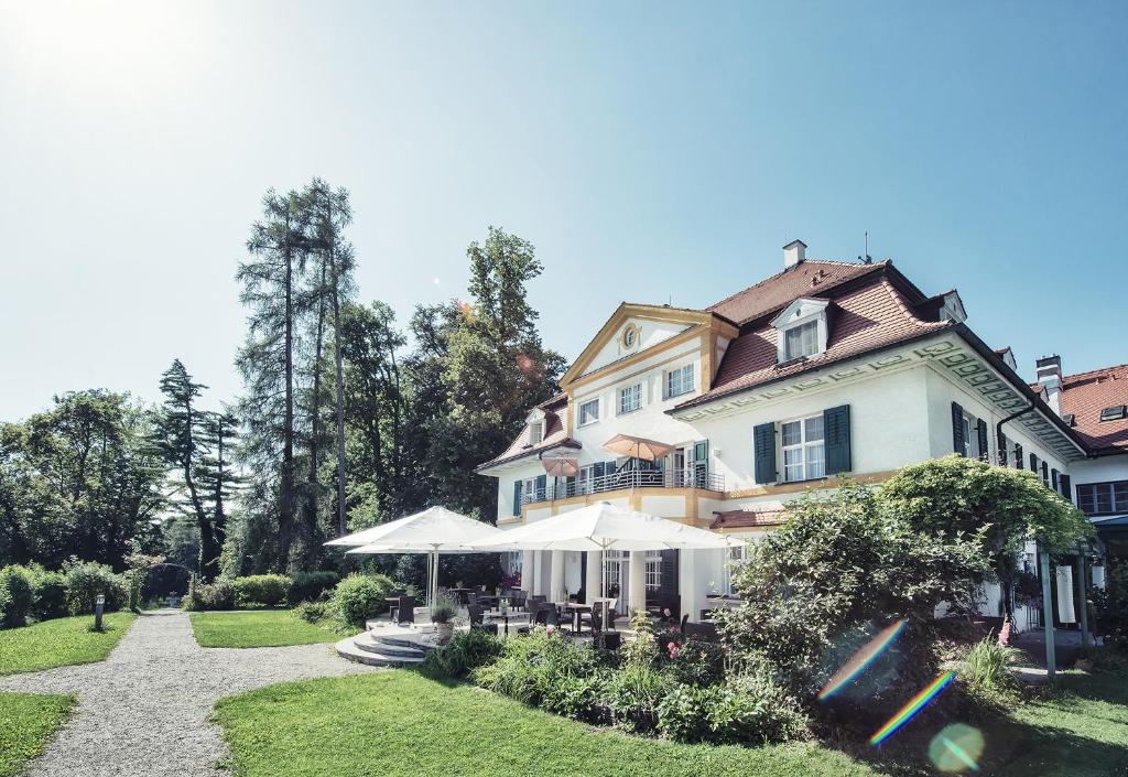 Gallery image of Biohotel Schlossgut Oberambach in Münsing am Starnberger See