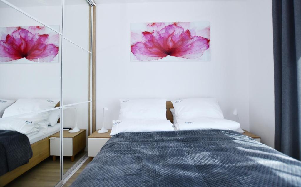 Posteľ alebo postele v izbe v ubytovaní Apartamenty NAVIGATOR PORT-NADMORSKIE TARASY Brilliant 613