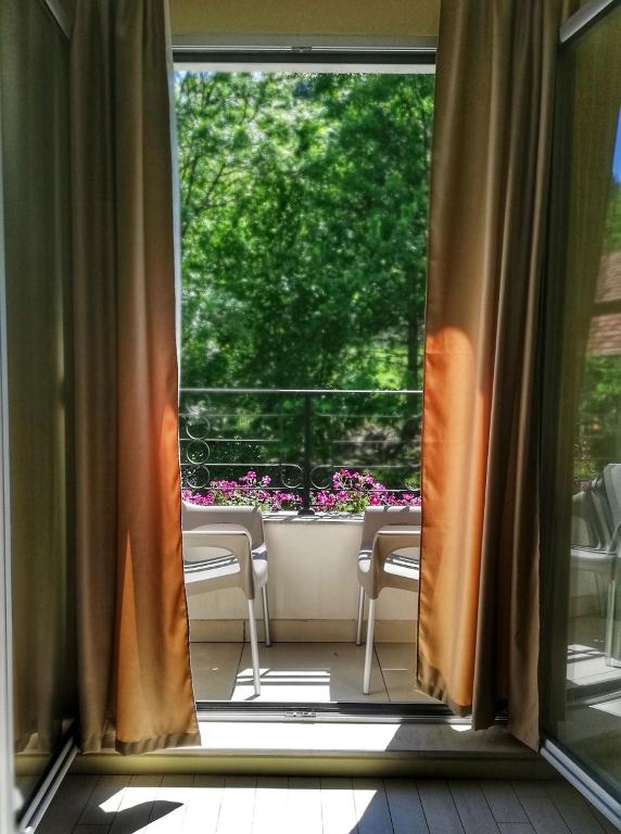 Rõdu või terrass majutusasutuses Villa Otava Lux SPA