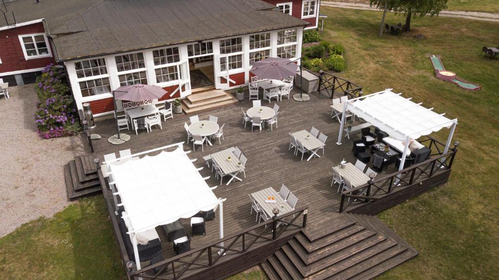 an aerial view of a deck with tables and chairs at Hälleviks Havsbad in Hällevik