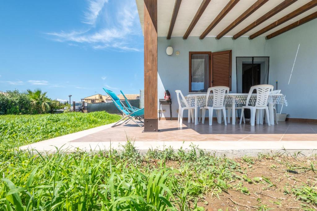 a patio with chairs and a table on a house at Villa Pietro in Lascari