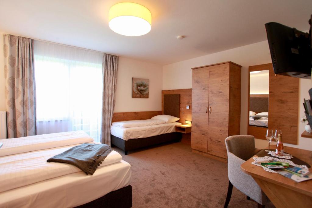 Postel nebo postele na pokoji v ubytování Hotel-Restaurant am Hochfuchs