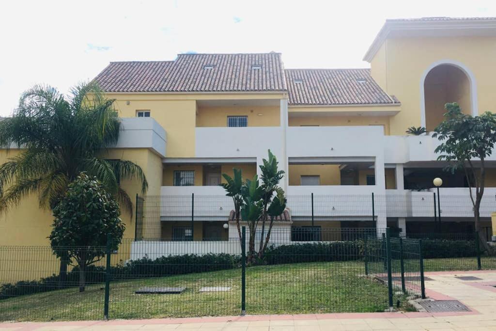 Apartamento con terraza y vista al mar en Puerto Alto (Spanje ...