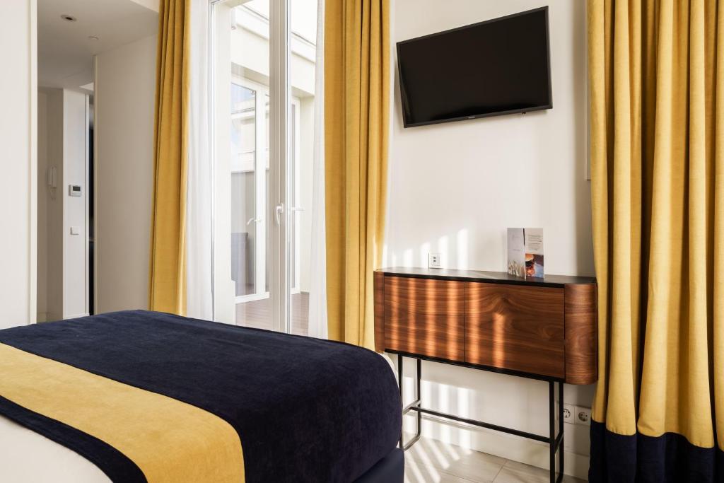 Postel nebo postele na pokoji v ubytování Smartrental Collection Gran Vía Centric