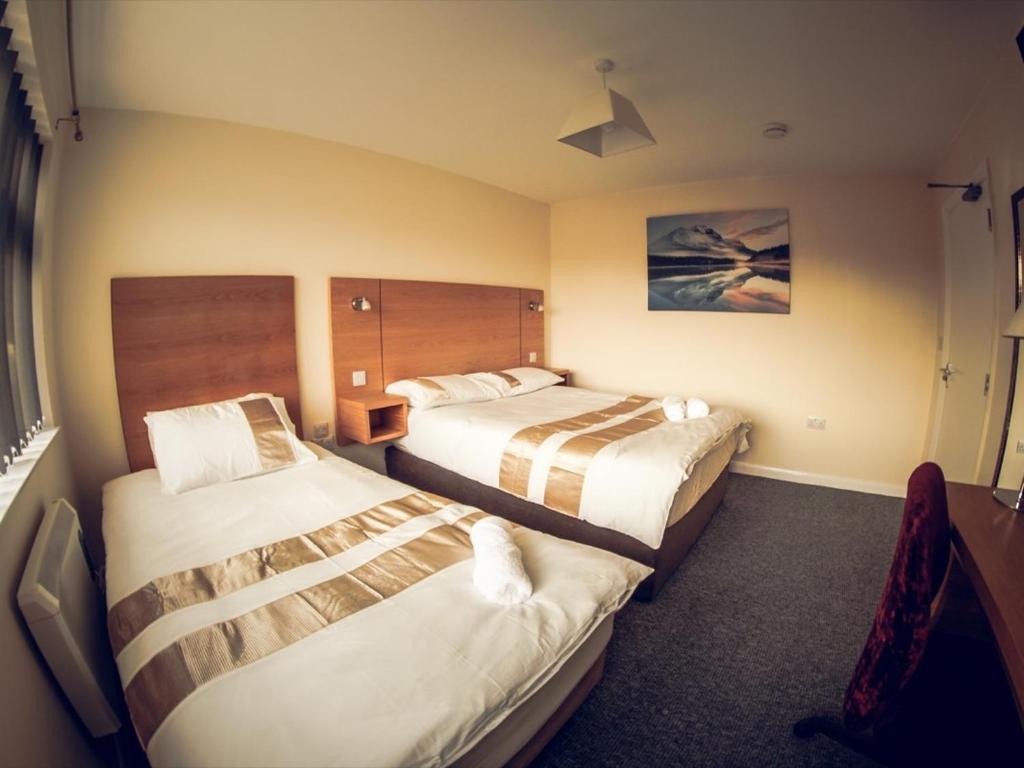 Кровать или кровати в номере Hallam Rooms