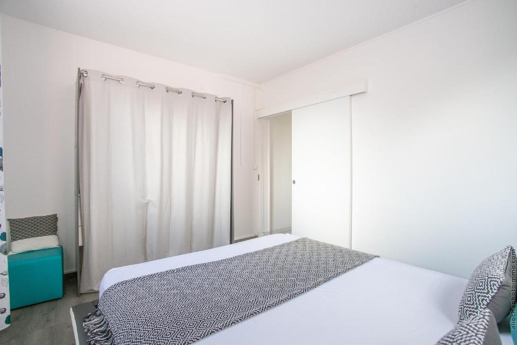 Postel nebo postele na pokoji v ubytování Le Brin d'Amour Apartment