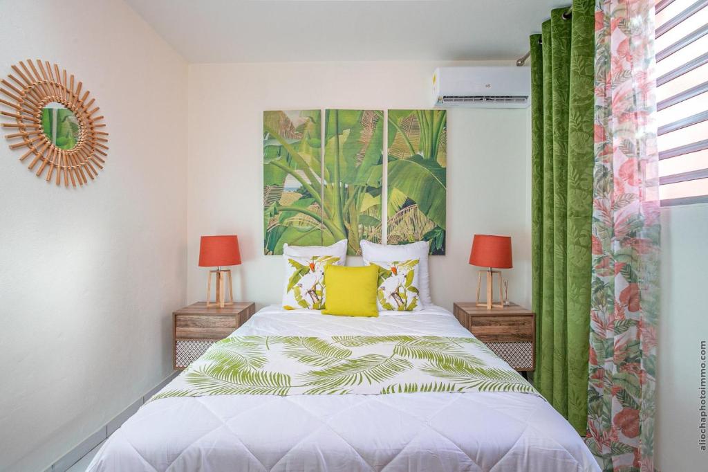Postel nebo postele na pokoji v ubytování Le Brin d'Amour Apartment