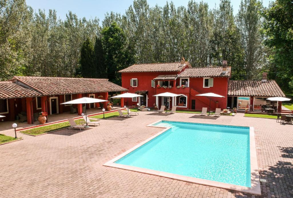 a large swimming pool in front of a house at Agriturismo Oasi Torre Del Colle in Bevagna