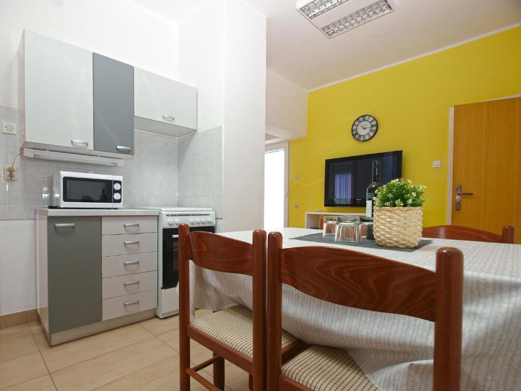 Kuchyň nebo kuchyňský kout v ubytování Apartments Biskupije 810
