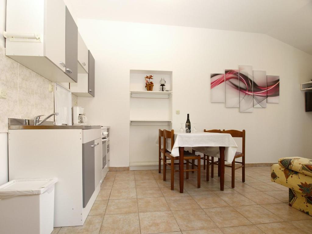 Kuchyň nebo kuchyňský kout v ubytování Apartments Biskupije 810
