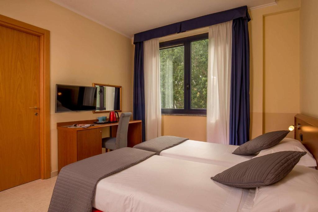 Postel nebo postele na pokoji v ubytování Best Western Blu Hotel Roma