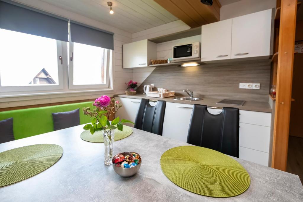 Kuchyň nebo kuchyňský kout v ubytování Apartment Kikelj