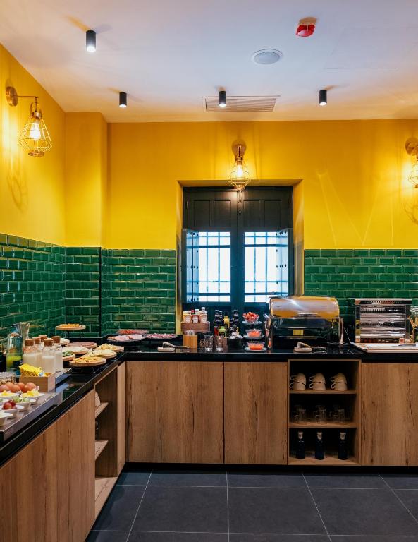 Kuchyňa alebo kuchynka v ubytovaní Hotel Cetina Sevilla