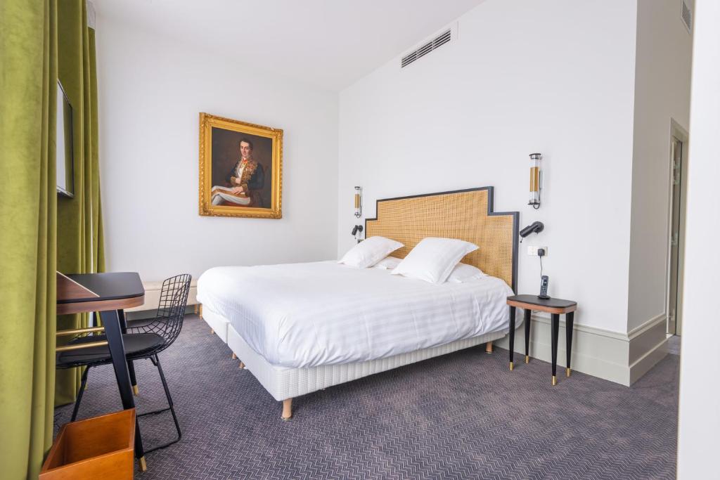 Postel nebo postele na pokoji v ubytování Hôtel Mille Pas